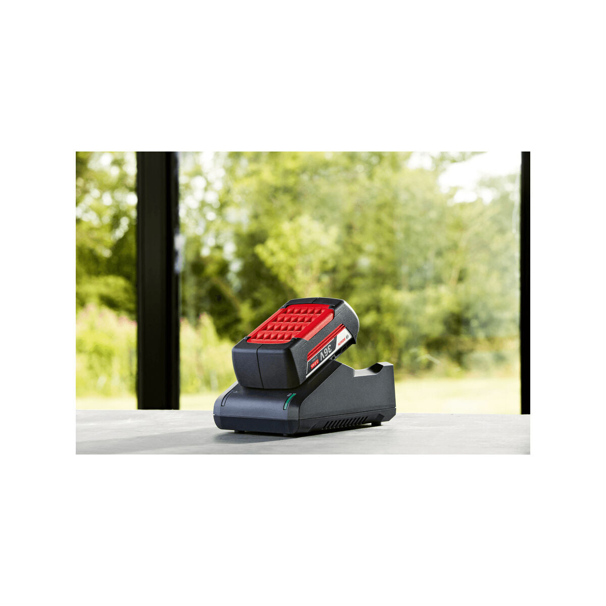 Conjunto de carregador e pilhas recarregáveis BOSCH Starter Set Litio Ion 2 Ah 36 V